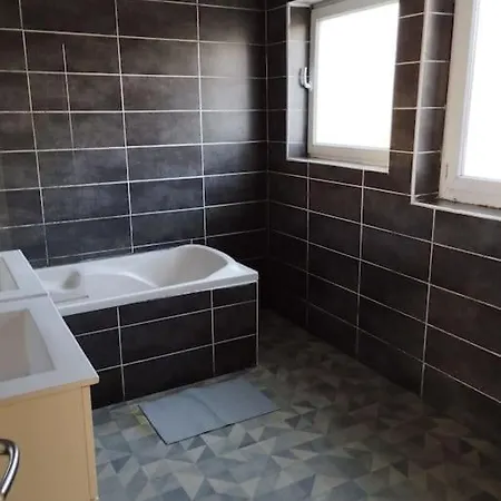 Holiday home Maison Pour 11 Personnes Max Tv Dans Les 4chambres Brest